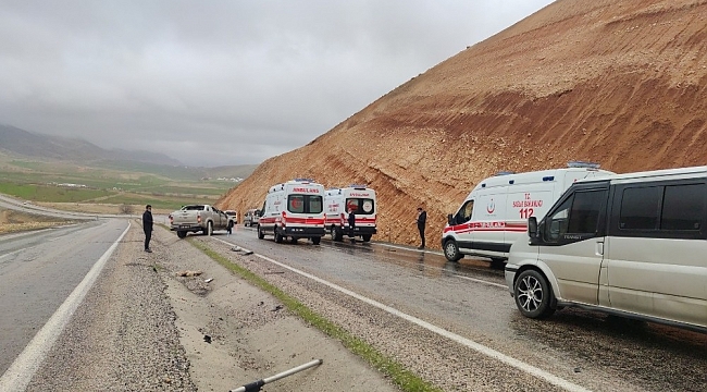Şırnak'ta korona virüs salgınında kullanılan malzemeleri almaya giden sağlık personelleri kaza geçirdi: 4 yaralı
