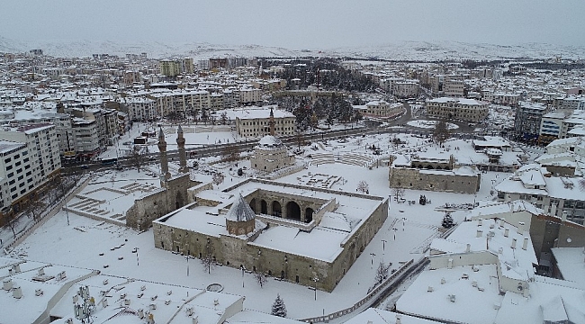 Sivas'ta 916 köy yolu araç ulaşımına kapandı