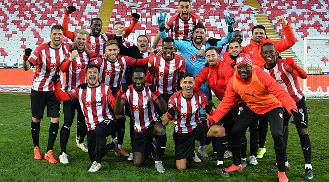Sivasspor'da maç sonu büyük sevinç