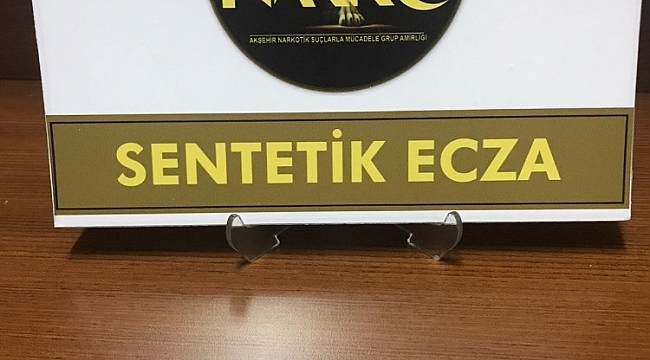 Sokağa çıkma yasağında uyuşturucu hapla yakalandılar