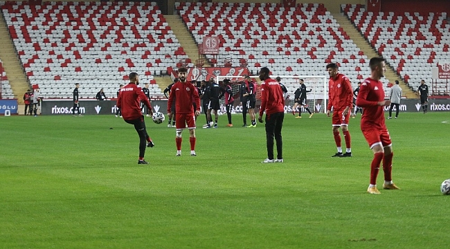 Süper Lig: FT Antalyaspor: 0-Beşiktaş: 0