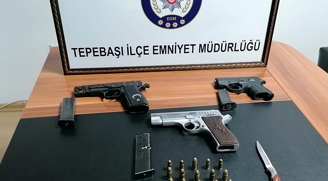 Şüphe üzerine durdurulan araçta 3 silah bulundu
