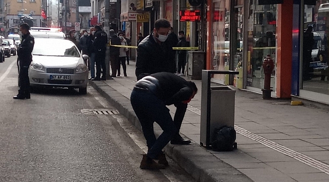 Şüpheli paket ekipleri harekete geçirdi, cadde yaya ve araç trafiğine kapatıldı