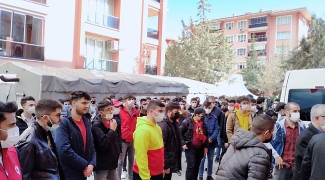 Taraftarlardan şehit ailesine taziye ziyareti