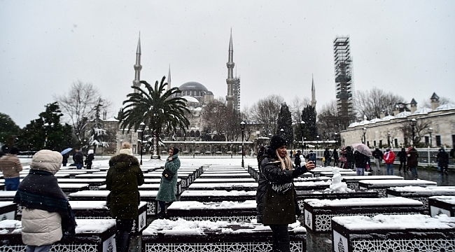 Tarihi yarımadada karın tadını turistler çıkardı