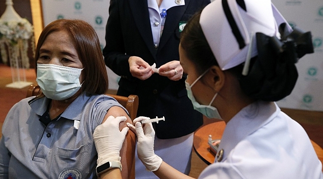 Tayland'da Covid-19'a karşı aşılama başladı