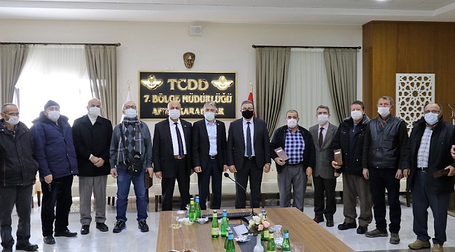 TCDD 7. Bölge Müdürlüğü emekli olan personellere köstekli saat hediye etti