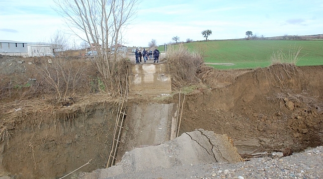 Tekirdağ'da korkutan görüntü: Köprü yıkıldı, iki ilçe arasında ulaşım sağlanamıyor