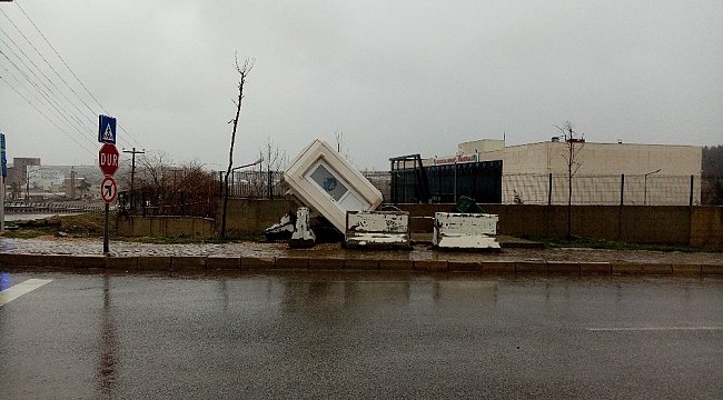 Tekirdağ'da sağanak yağış ve şiddetli fırtına etkili oluyor
