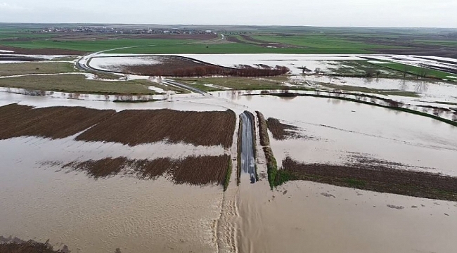 Tekirdağ'da yollar ve tarlalar sular altında kaldı