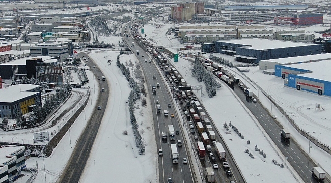 TEM otoyolunda trafik durdu: Kilometrelerce kuyruk oluştu