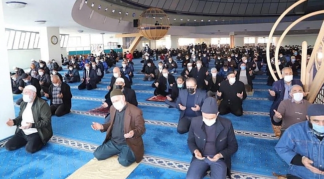 Terzibaba Cami'nde Regaip Kandili coşkusu