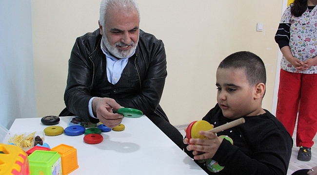 Torunu için okul yapmıştı, şimdi birçok öğrenciye burs veriyor