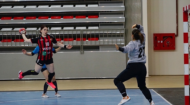 Türkiye Kadınlar Hentbol Süper Ligi: Kastamonu Belediyespor: 40 - Aksaray Belediyespor: 16