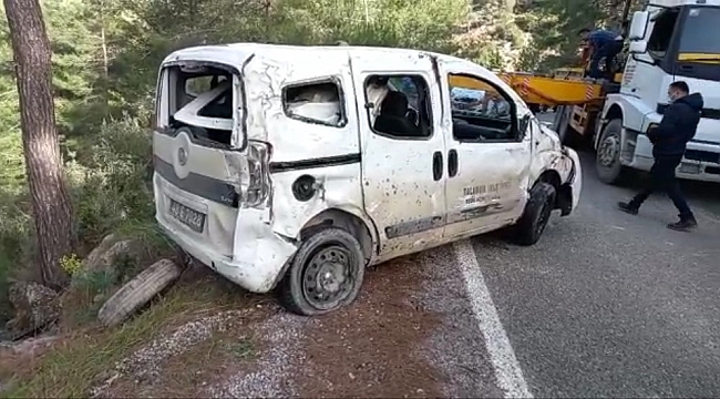 Uçuruma yuvarlanan belediye aracının şoförü yaralandı
