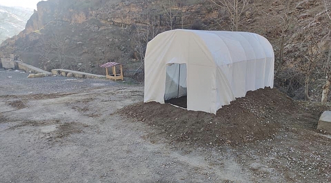 Uludere'de sokak hayvanları için çadır kulübeler kuruldu