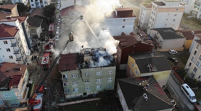 Ümraniye'de alev alev yanan çatıda can pazarı