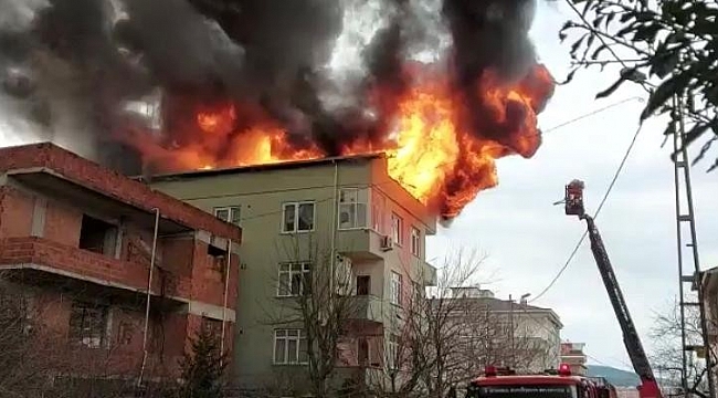 Ümraniye'de korkutan çatı yangını: Binadakiler tahliye edildi