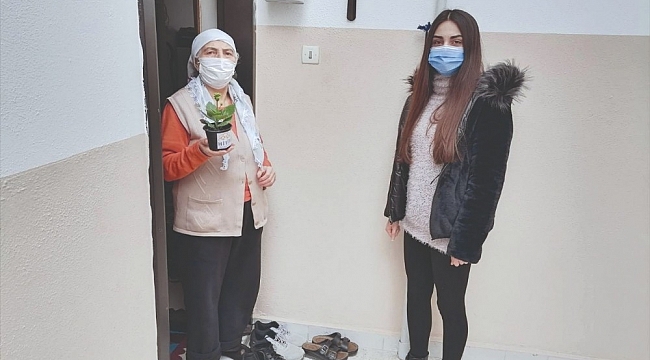 Üniversite öğrencileri pandemi döneminde büyükleri unutmadı