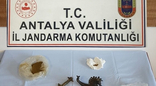 Uyuşturucu bulunan evden 2 adet de tarihi eser çıktı