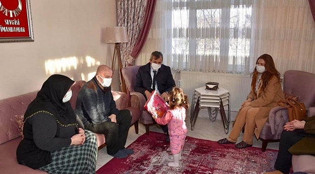 Vali Sezer'den şehit ailesine ziyaret