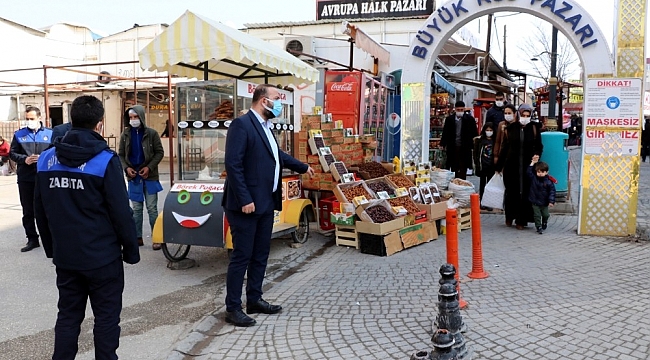 Van Büyükşehir zabıtasından kaldırım işgali denetimi