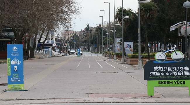 Vatandaşlar tedbirlere uyunca kalabalık sokaklar boş kaldı