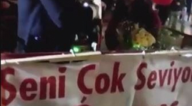 Vinçle sevgilisinin balkonuna dayanıp evlilik teklif etti