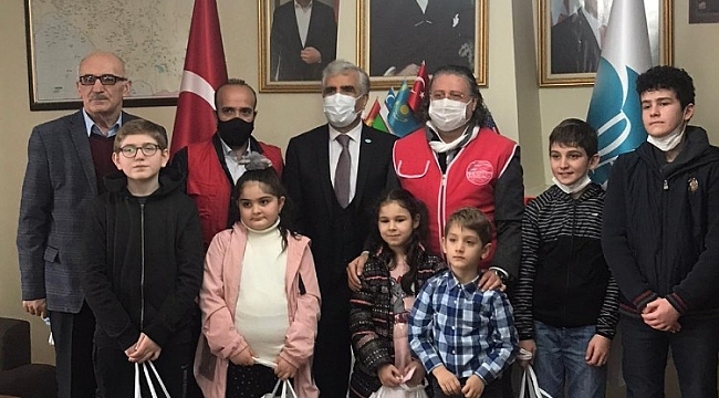 WEFA, İstanbul'da yaşayan Ahıska Türkü çocuklara kışlık kıyafet dağıtımı yaptı