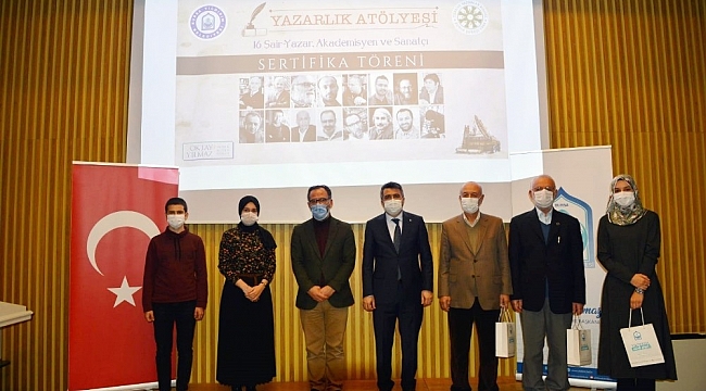 Yazarlık atölyesi mezunları sertifikalarını aldı