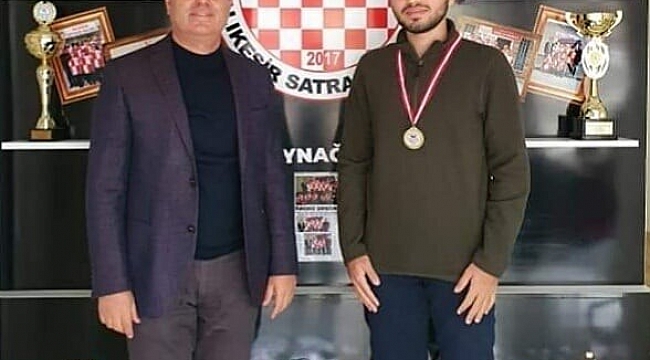 Yeni yılın satrançtaki ilk şampiyonları