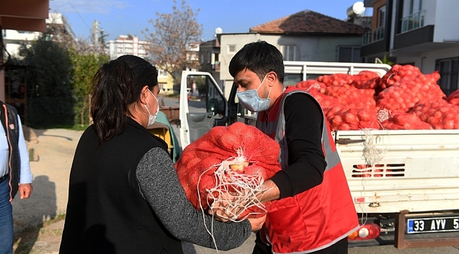 Yenişehir Belediyesi 150 ton soğan dağıttı