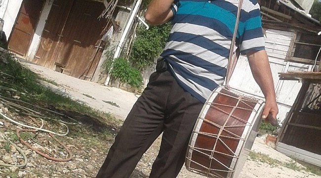 Yere düşünce sırtındaki tüfek ateş aldı, bacağından yaralandı