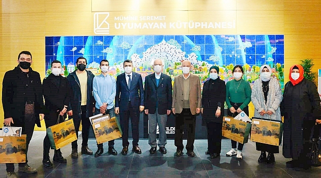 Yıldırım Belediyesi Mehmet Akif İnan şiir okuma ödüllerini verdi