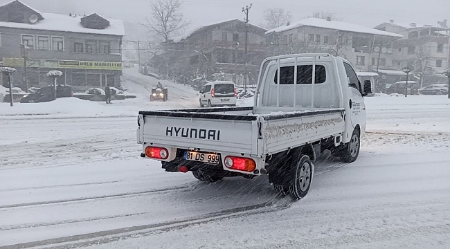 Yoğun kar yağışı D-655 karayolunda etkili oluyor