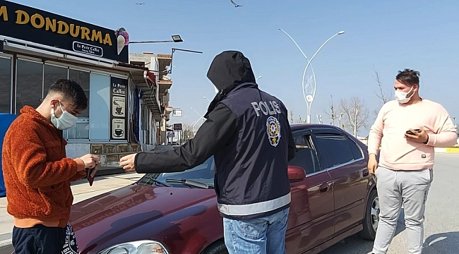 Yürüyerek gitmeleri gereken fırına araçla giden 2 arkadaş cezadan kaçamadı