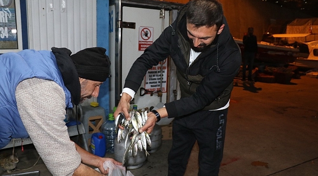 Zonguldak'ta balıkçılar limana 2 bin kasa balıkla döndü