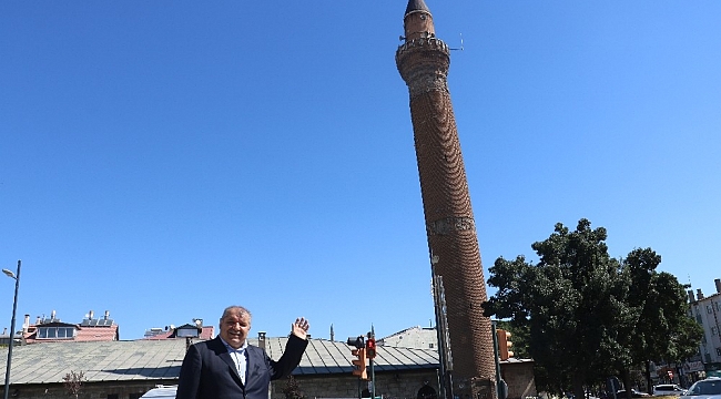 117 santimetrelik eğimiyle Pisa Kulesiyle yarışıyordu 13 metrelik temeli olduğu ortaya çıktı