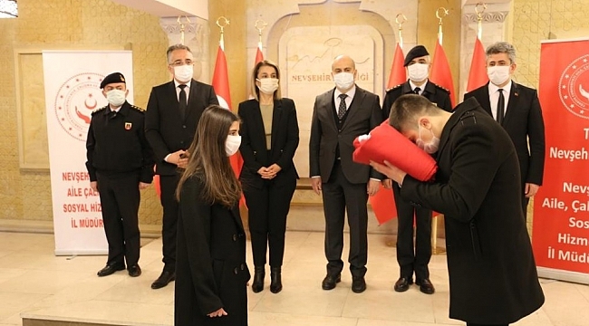 18 Mart'ta Çanakkale'de göndere çekilecek ay yıldızlı bayrak Nevşehir'e ulaştı