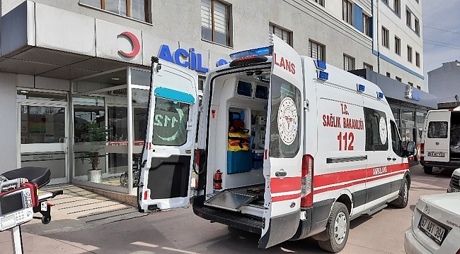 18 yaşındaki genç kendini bıçakladı