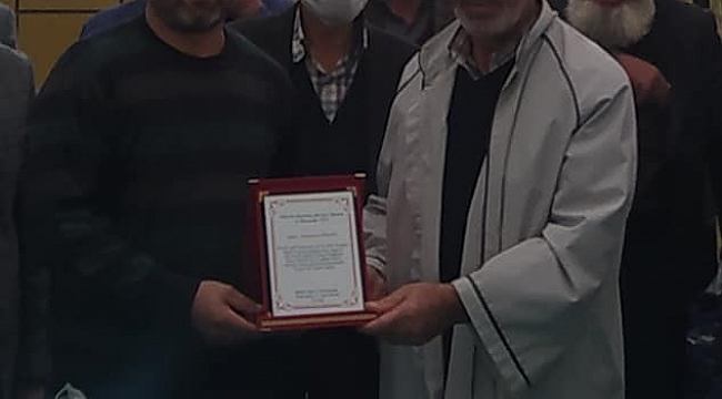31 yıldır aynı mahallede görev yapan imama plaketli veda