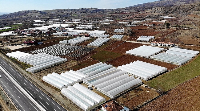 'Küçük Antalya' olarak anılıyor, köyün tamamına yakını sera ile kaplı