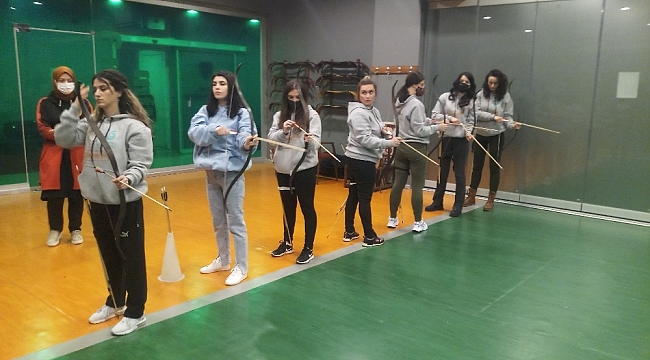 'Türk Okçuluğu Eğitmen Eğitimi'nde Balkan ülkelerinden 17 eğitmen adayı sertifikalarını aldı