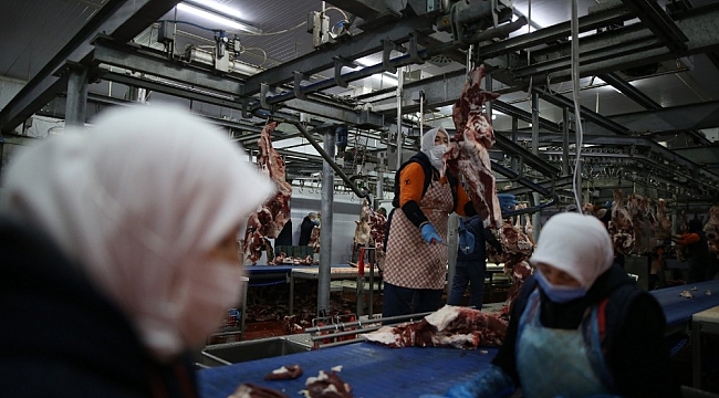 400 kadın kasap her gün 150 ton et işliyor