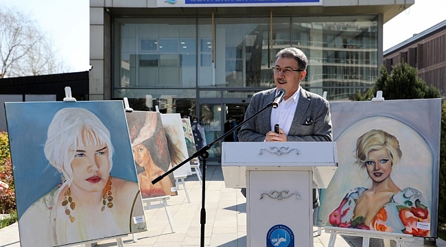 8 kadın 8 fırça sergisi Göktürk'te açıldı