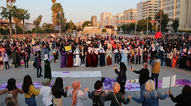 Adana'da kadınlardan yürüyüş