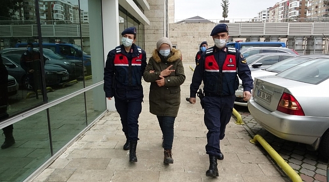 Adliyeye çıkarılan PKK zanlısı kadından 'zafer işareti'