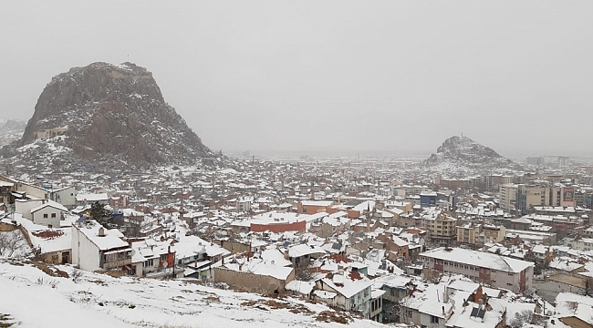 Afyonkarahisar'da yağan kar sevindirdi
