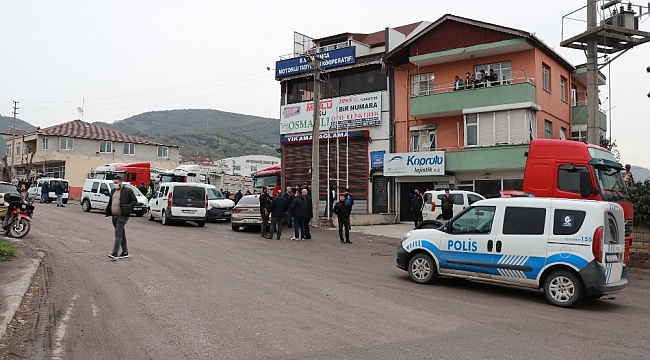 Ağabeyiyle oturduğu sırada silahlı saldırıya uğradı