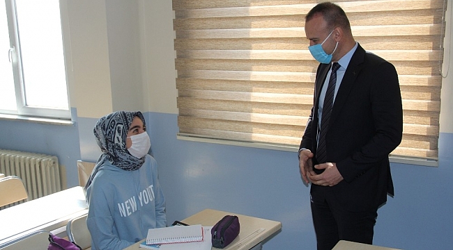 Ağrı Milli Eğitim Müdürü Tekin, Patnos ilçesindeki okullarda incelemelerde bulundu
